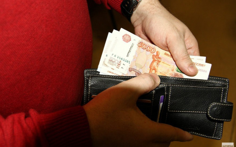 В Коми снизилась среднемесячная номинальная начисленная зарплата