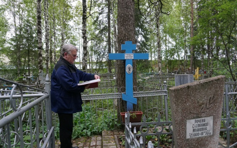 30 лет ухтинка бесплатно ухаживает за мемориальным кладбищем