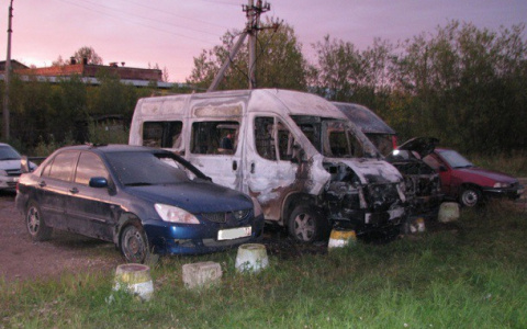 В Ухте поймали трех молодых поджигателей автобусов