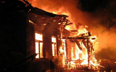В Коми за сутки в пожарах погибли двое мужчин