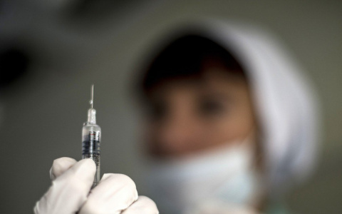 В Коми ребенок не попал на операцию в Москву из-за прививки