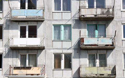 Россиянам предлагают ремонтировать ветхое жилье за свой счет