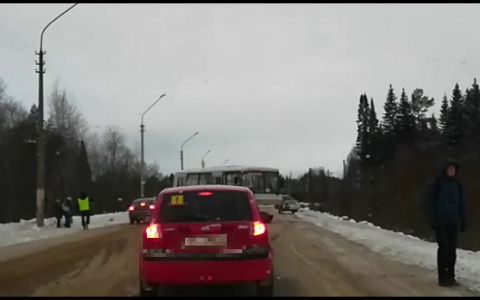 В столице Коми автобус столкнулся с легковушкой
