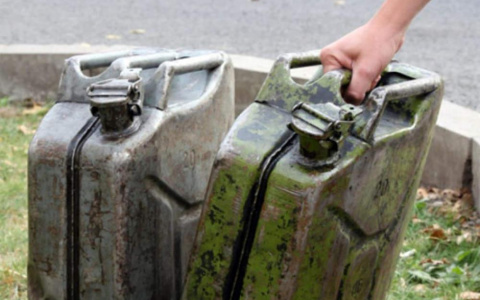Житель Коми наворовал 300 литров бензина для продажи и личного пользования