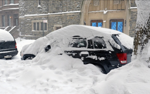 ГИБДД Ухты: убирать снег с улиц мешают припаркованные автомобили