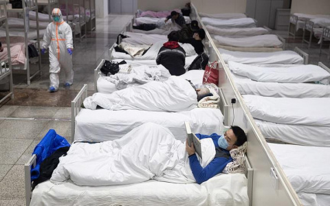Власти Китая: "Рост числа больных коронавирусом заметно сократился"