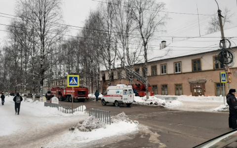 Горящее бесхозное здание на Первомайской тушили 23 огнеборца