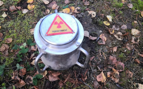 Специалисты проверили радиоактивный контейнер, найденный в лесу под Ухтой