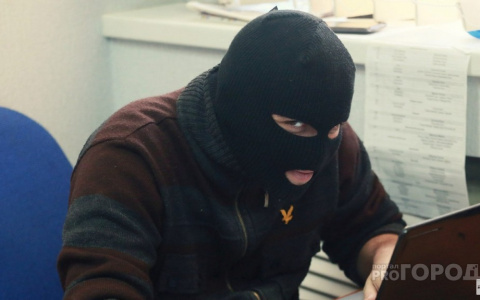 Мошенники похитили 600 тысяч рублей с банковских карт жителей Коми