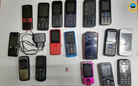 В ухтинскую колонию пытались закинуть 17 телефонов
