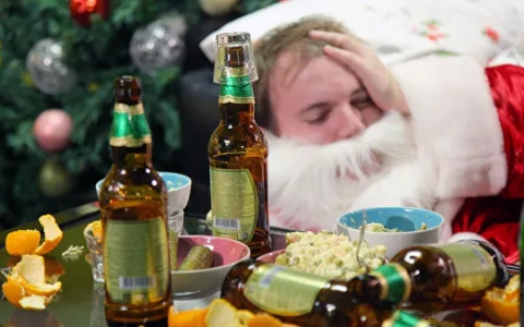 Похмелью бой: врач-нарколог рассказал россиянам как победить главную новогоднюю "болезнь"