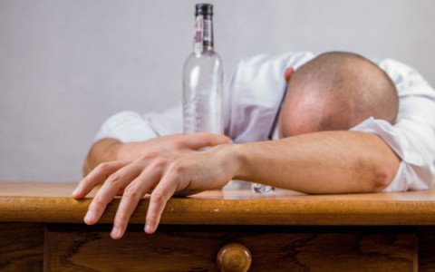 Бурное застолье: как справиться с опьянением и "похмельем"