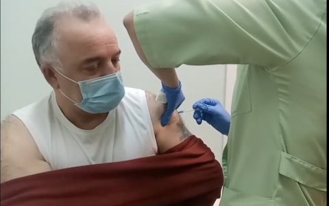 Мэр Ухты Магомед Османов сделал прививку от коронавируса