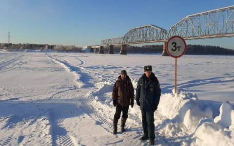 В Ухте через реку Ижму открыли ледовую переправу для транспорта