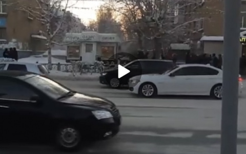 Ухтинцы не побоялись 30 градусных морозов и вышли на митинг в поддержку Алексея Навального