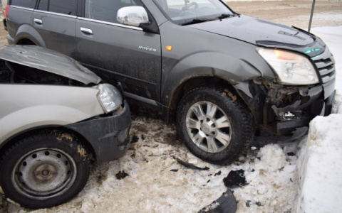 Капризы природы: непогода стала причиной лобового столкновения авто в Ухте