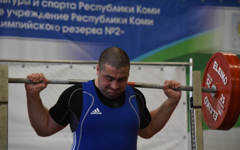 Ухтинские атлеты приняли участие в чемпионате и первенстве Коми по пауэрлифтингу