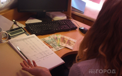 Россияне рассказали, на что им не хватает зарплаты