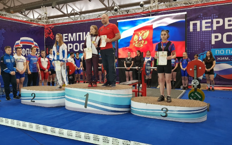 Юные пауэрлифтеры из Коми вернулись первенства России не с пустыми руками