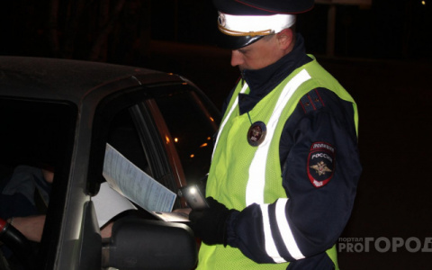 На трассе Сыктывкар-Ухта водитель совершил сальто на автомобиле и оказался в кювете