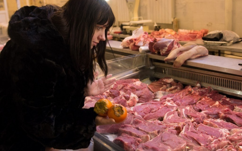 Владельцы элитного продуктового магазина в Коми "впаривали" покупателям опасное мясо