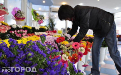 Дорогой подарок: в России цветы подорожали вдвое
