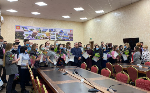 В Ухте молодым семьям вручили свидетельства социальной выплаты на приобретение жилья