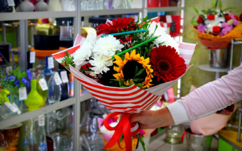 Сколько цветов ухтинцы могут взять на среднюю зарплату?