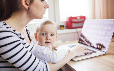 Минтруд хочет ограничить детские пособия "подозрительно бедным" семьям