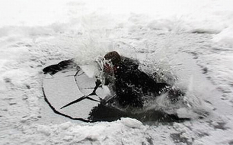 В Коми двухлетний мальчик трагически погиб провалившись под лед