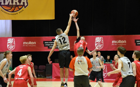 Ухтинские юноши и девушки стали сильнейшими в баскетболе на первенстве Коми