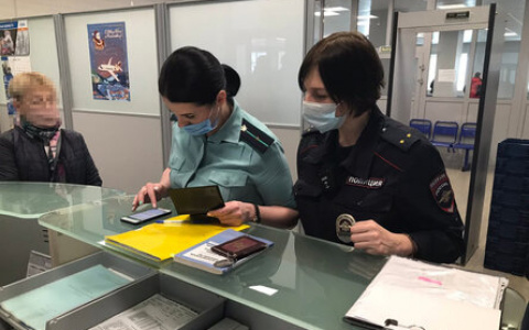 В Ухте судебные приставы разыскивали должников в аэропорту