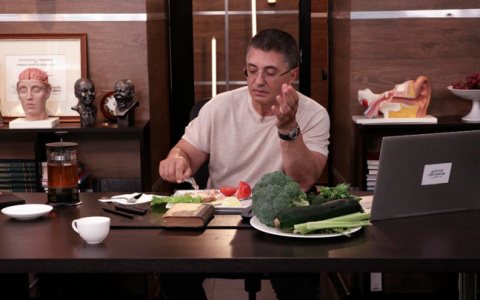 Мясников рассказал про продукты, приводящие к раку