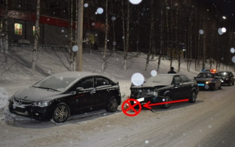 В Ухте водителя Audi "затормозила" припаркованная Honda Civic