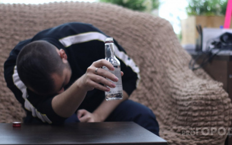 В Коми на производстве вахтовики умирают от алкоголя