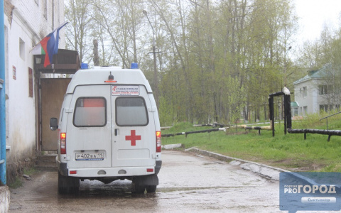 Ухтинская медсестра пострадала от столкновения с пьяным медбратом в коридоре больницы