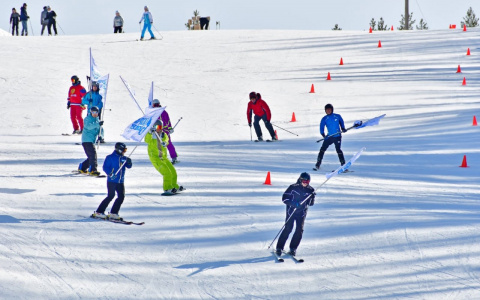 Ухтинцев ждут ночные гонки: лыжная база "Сияние Севера" приглашает на закрытие сезона