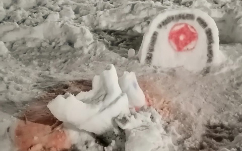 В Ухте вандалы разгромили снежные фигуры горожан