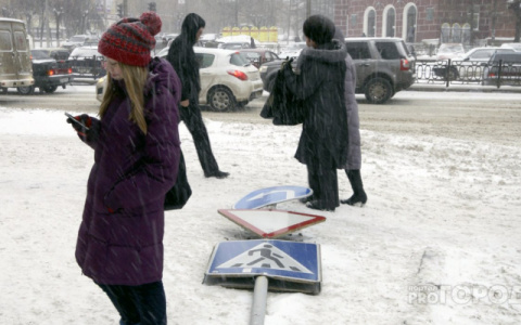 В Коми ворвется южный ветер, который может растопить оставшийся снег и снести крыши домов