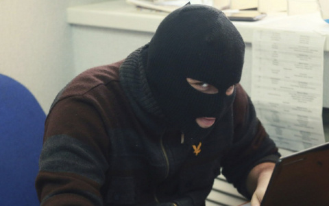 Работник сотовой связи в Коми передавал персональные данные пользователей третьим лицам