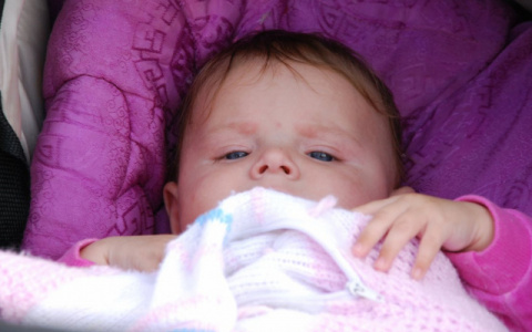 Посетители больницы были в шоке от криков: в Коми годовалая девочка прожгла себе пищевод