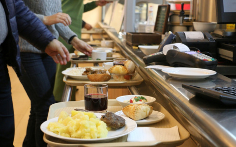 "Шаурму купить дешевле!": в столовых Ухты выросли цены