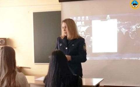 Работница ФСИН "пригласила" школьников Сосногорска на зону