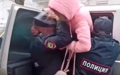 Жительница Коми, зная, что больна опасной инфекцией, позвала к себе друзей выпить. За это она уже получила свое наказание