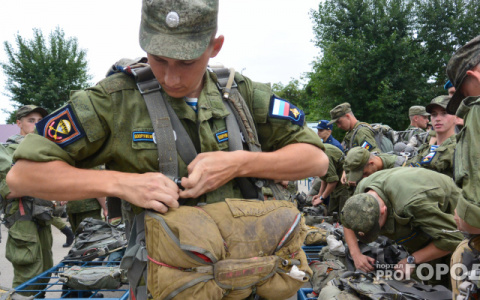 "Служу России!": В Коми солдат с братом обокрали собственную бабушку