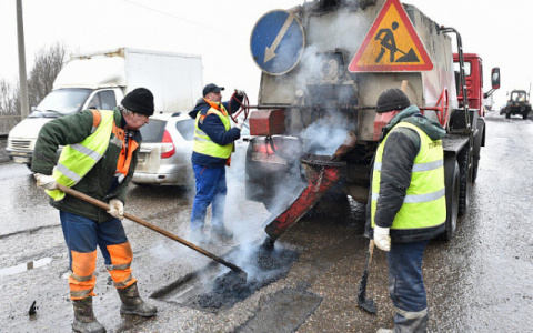 В Ухте приступили к ямочному ремонту дорог