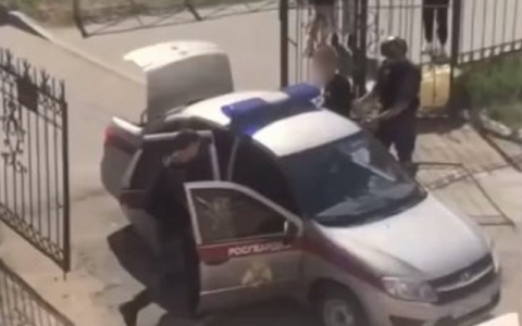 Житель Коми с ножом решил отстоять "свое право" слушать громкую музыку