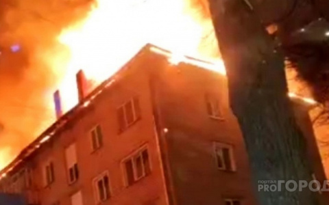 В Ухте горел панельный дом, 32 людям пришлось покинуть свои квартиры
