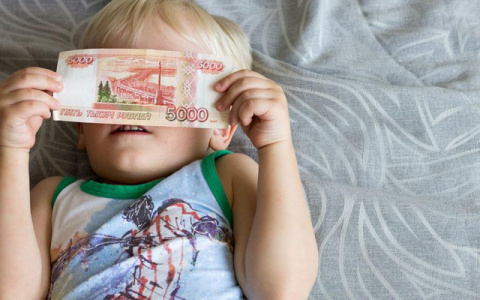 Ухтинке хватает 10 тысяч на содержание ребенка, а россиянам нужно от 50 до 100 тысяч