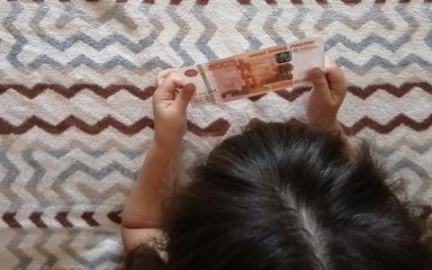 Жители Коми смогут получить новые выплаты на детей. Когда и куда обращаться: